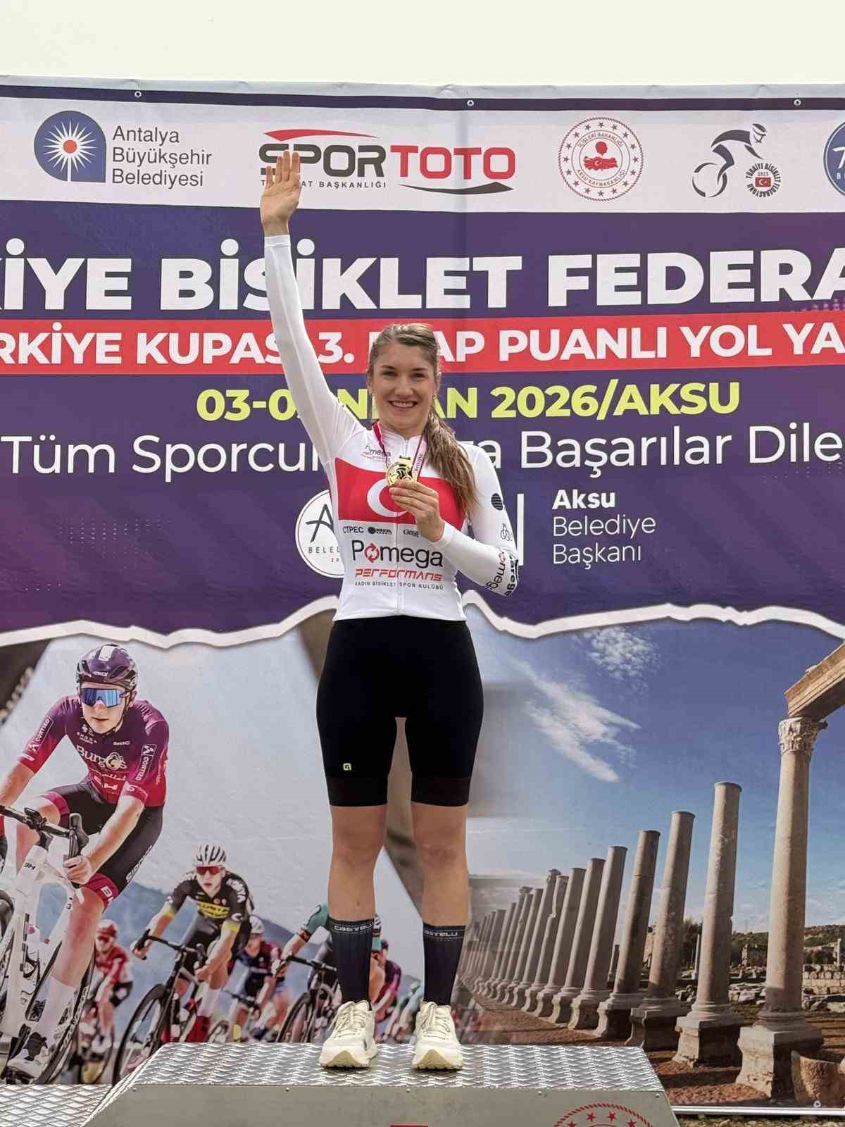 Spor salonları kapandı, o bisiklete yöneldi: Şampiyonluklar peşpeşe geldi