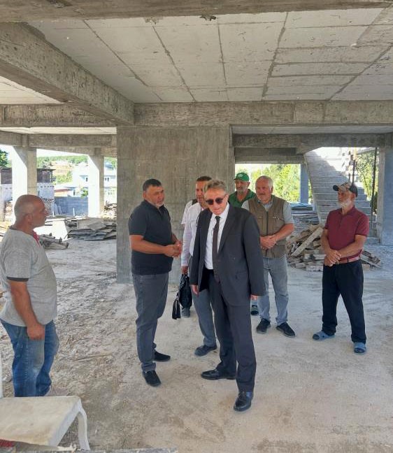 Kaymakam Helvacı, köy konağı inşaatını inceledi