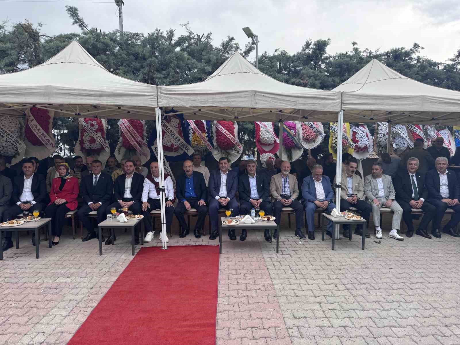 Ata-San Otomotiv yeni hizmet binası protokolün katılımıyla açıldı