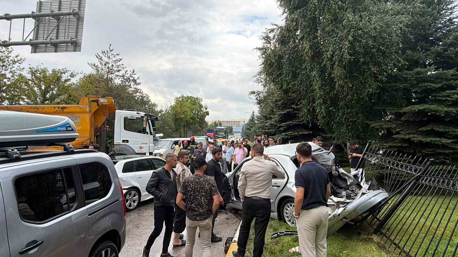 Erzurum’da 10 araçlı zincirleme kaza: 5 yaralı