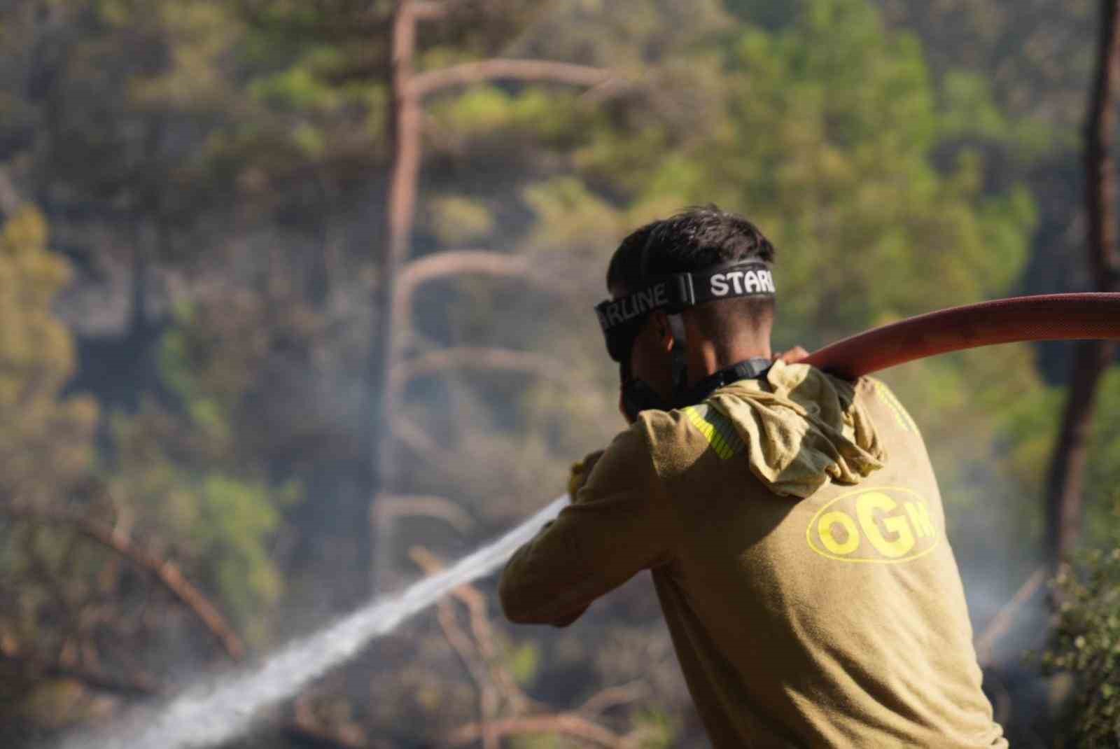 Seydikemer’deki orman yangınının enerjisi düşürüldü
