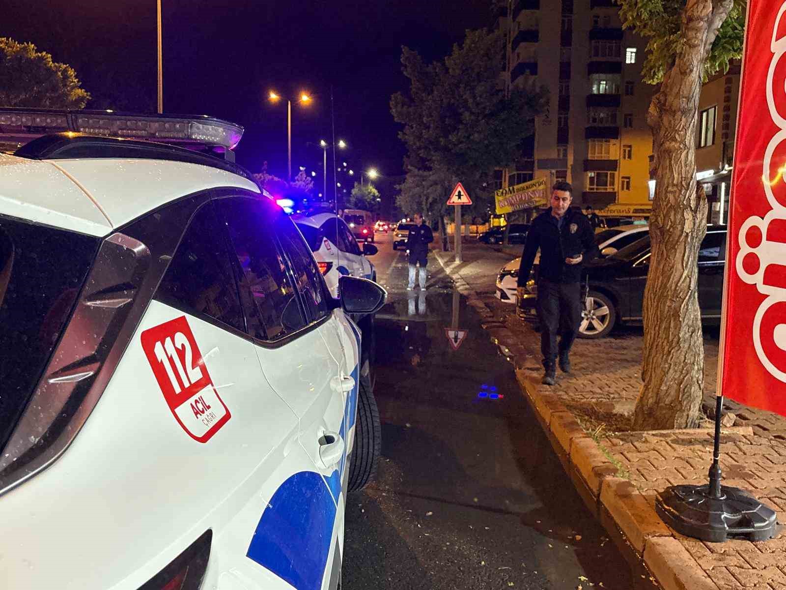 Parkta &ccedil;ocuklar arası bı&ccedil;aklı kavga: 2 yaralı