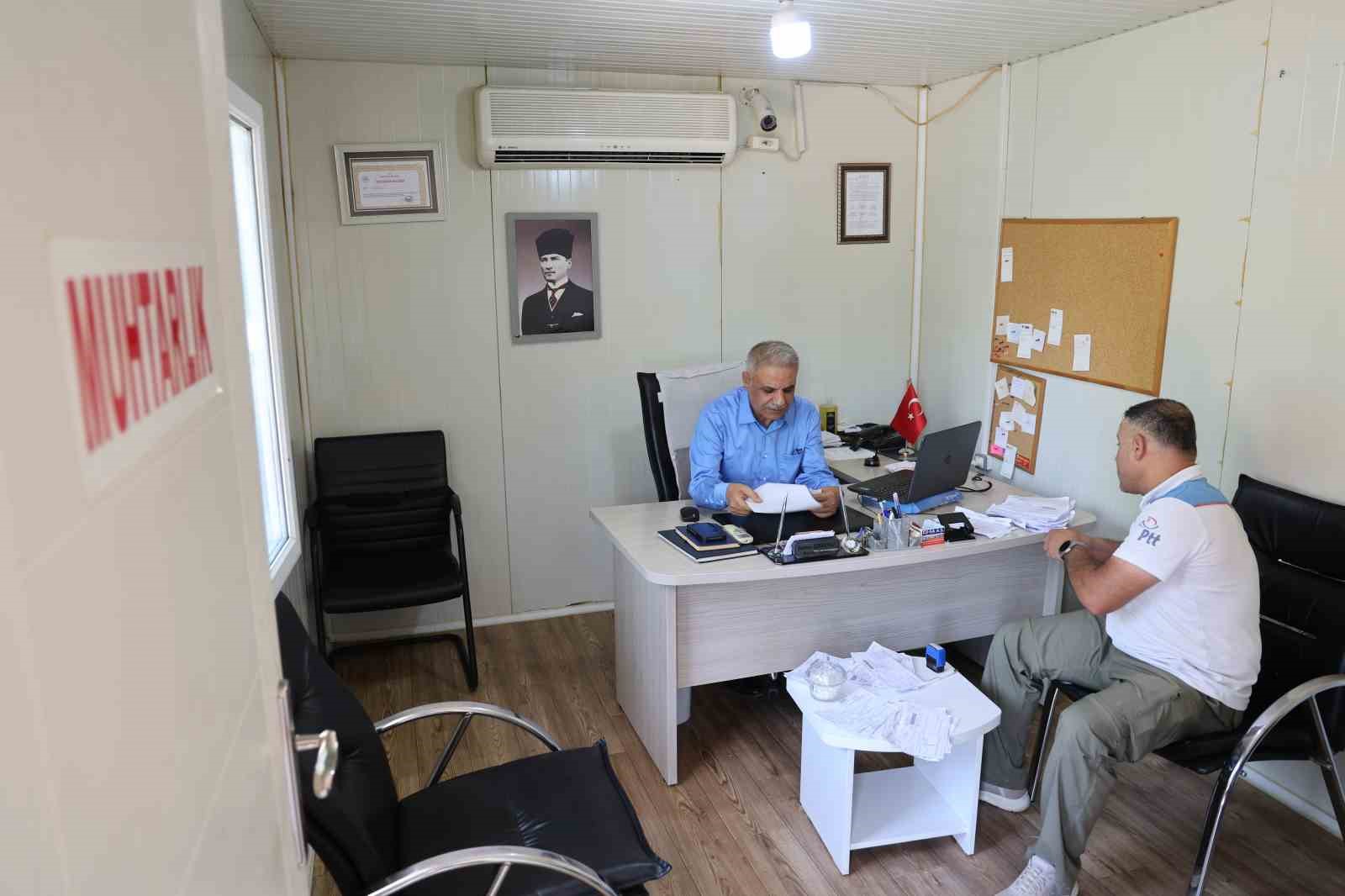 T&uuml;rkiye&rsquo;nin en b&uuml;y&uuml;k mahallesinin muhtarı, boşanma tebligatlarına dikkat &ccedil;ekti