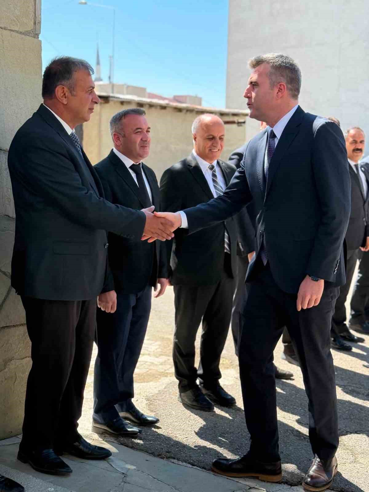 &Ouml;zalp Kaymakamı Bolat g&ouml;revine başladı