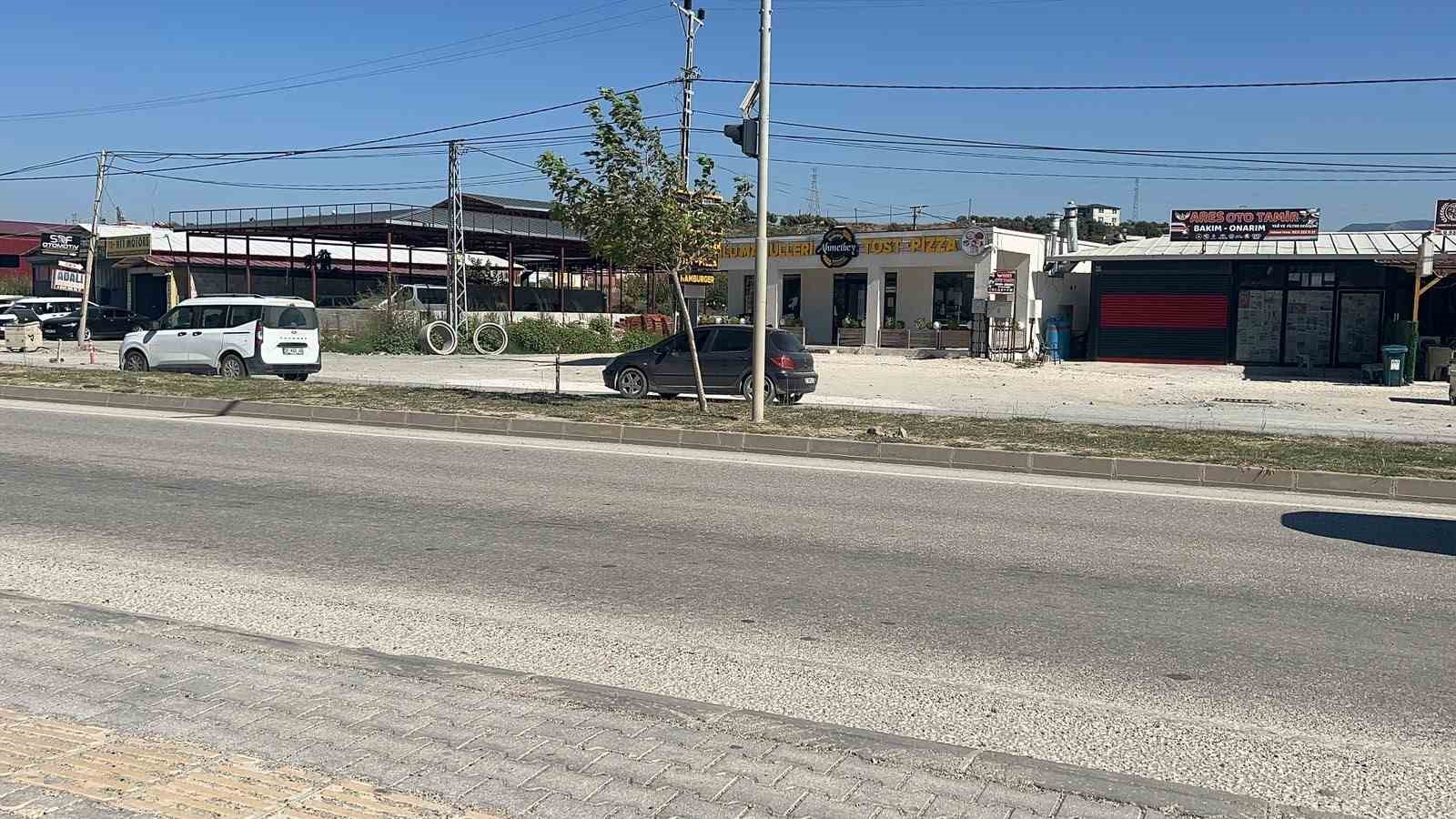 Aracın motor kısmında yaşanan patlama sonrası başına par&ccedil;a isabet eden 13 yaşındaki &ccedil;ırak hayatını kaybetti