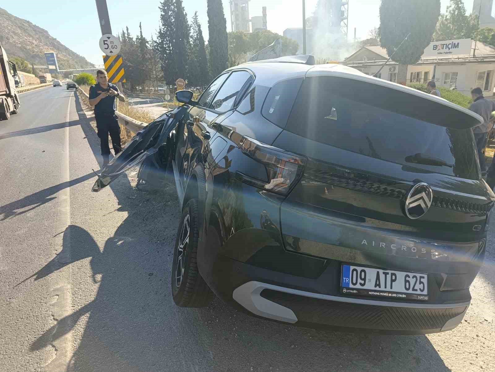 Söke’de otomobil bariyere çarptı: 1 yaralı