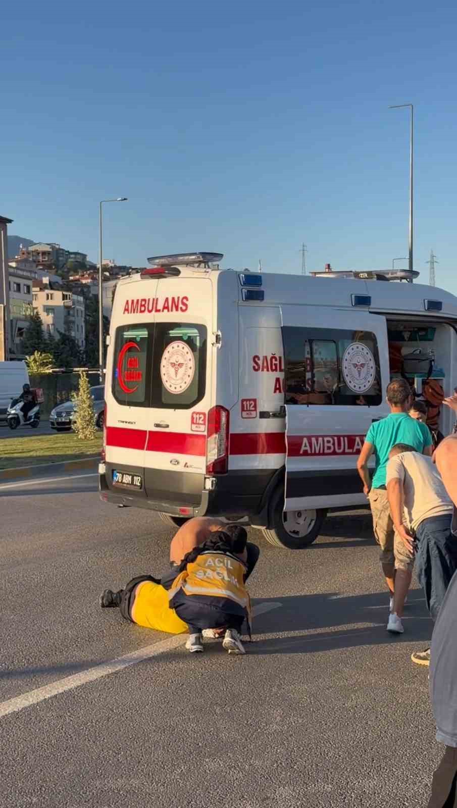 Otomobilin yayaya çarptığı anlar kamerada