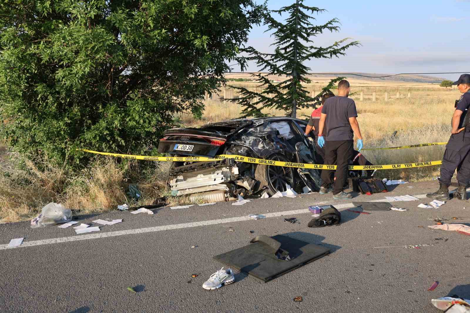 Kaza sonrası ortalık savaş alanına döndü: Aynı aileden 3 ölü 1 yaralı
