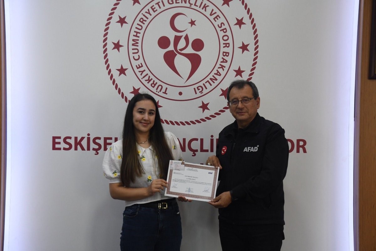 AFAD gönüllüsü öğrenciler ilk yardım belgelerini aldı