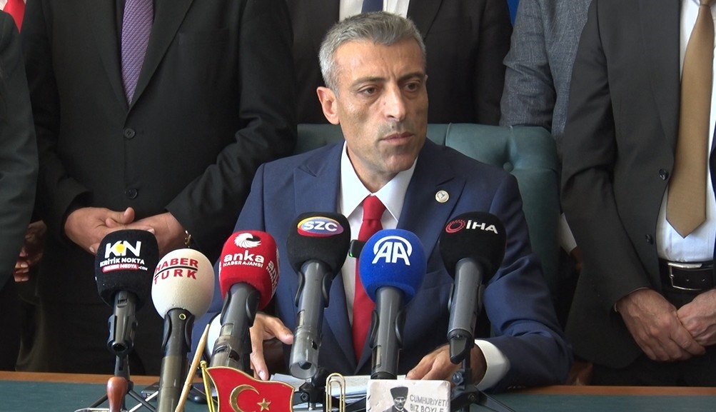 Yenilik Partisi’nden YENİ Parti’ye isim krizi için 3 Ekim’e kadar süre