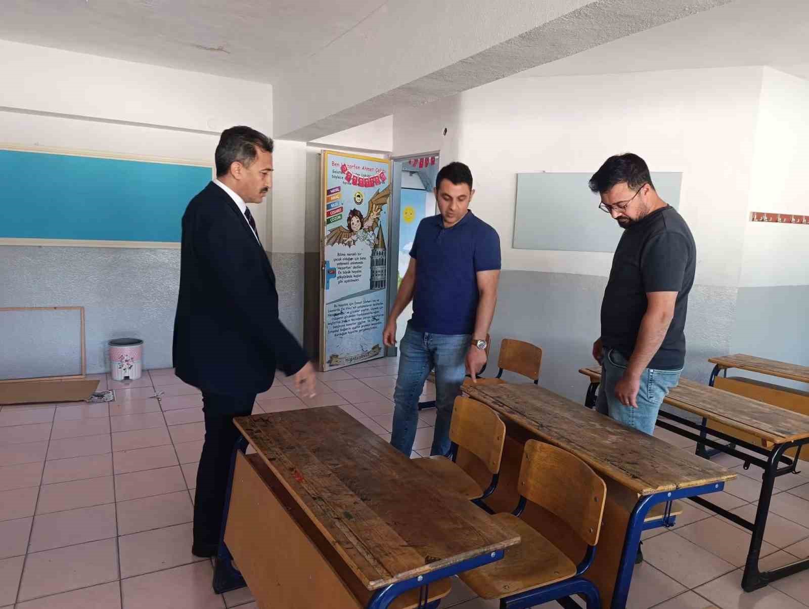 Bolvadin&rsquo;deki okullarda bakım ve onarım &ccedil;alışmaları s&uuml;r&uuml;yor