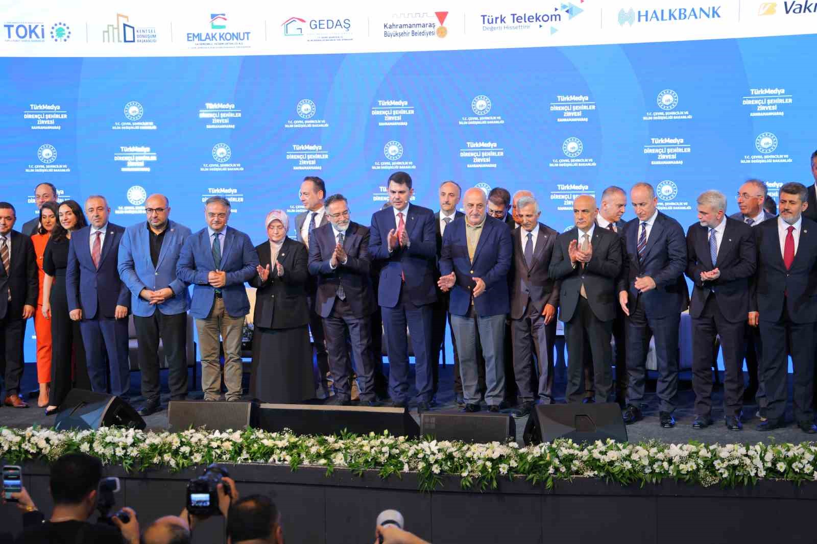 Bakan Kurum: "Madem devlet yoktu da saatte 23 konutu kim yaptı?"