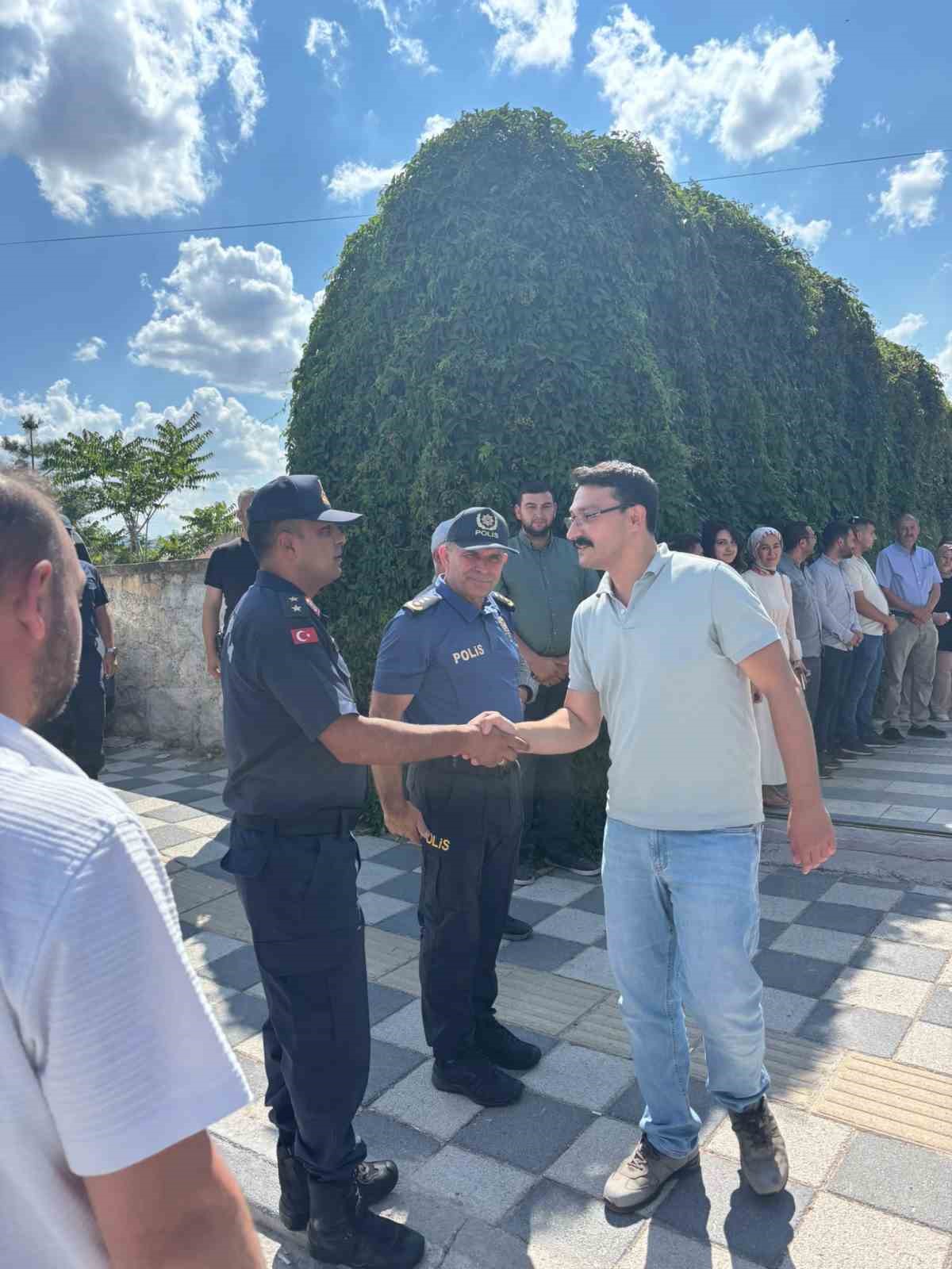 Gönüllere dokunan Emirdağ Kaymakamı konvoyla uğurlandı