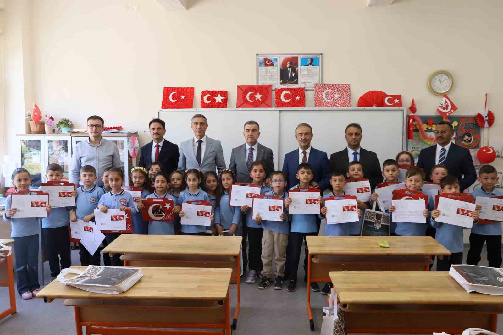 Bayburt&rsquo;ta 14 bin 537 &ouml;ğrenci karne heyecanı yaşadı