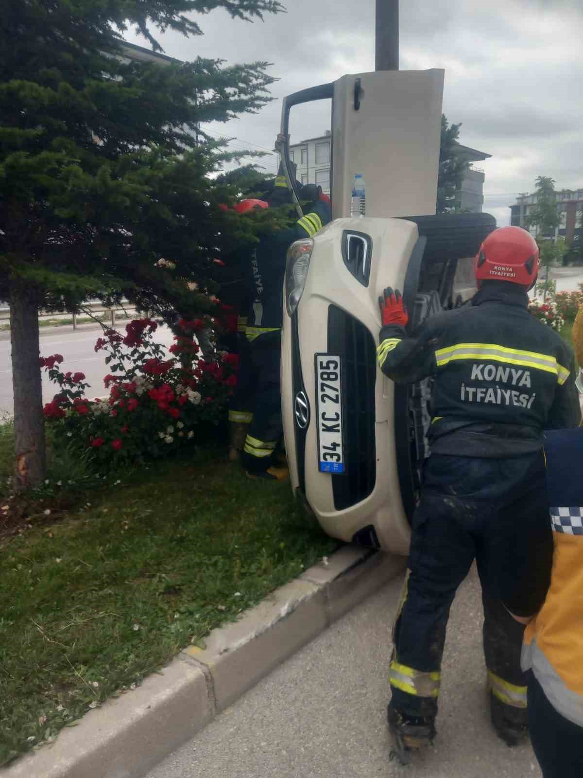 Kulu’da otomobil refüje çıkarak yan yattı: 1 yaralı