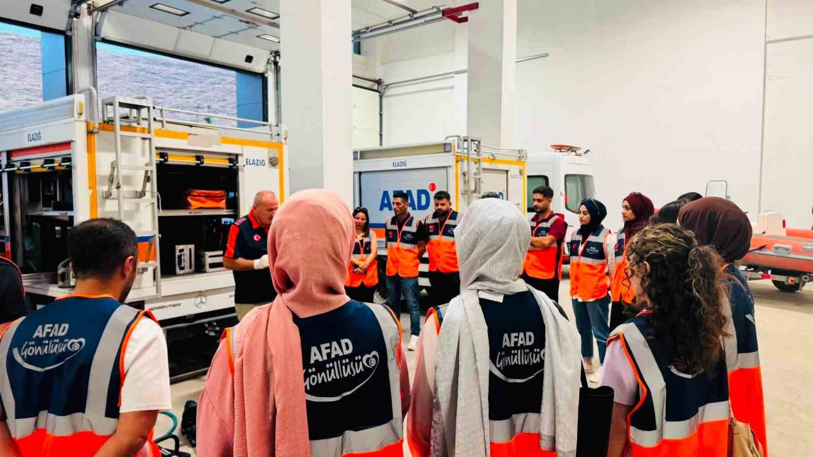 Elazığ&rsquo;da AFAD g&ouml;n&uuml;ll&uuml;lerine hafif arama ve kurtarma eğitimi