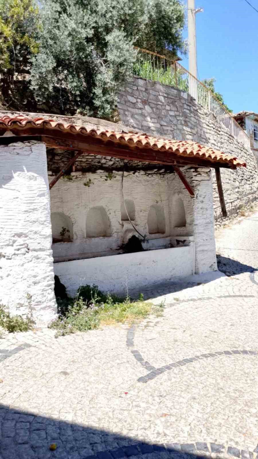 Tarihi &ccedil;eşmenin &ccedil;atısı tehlike altında