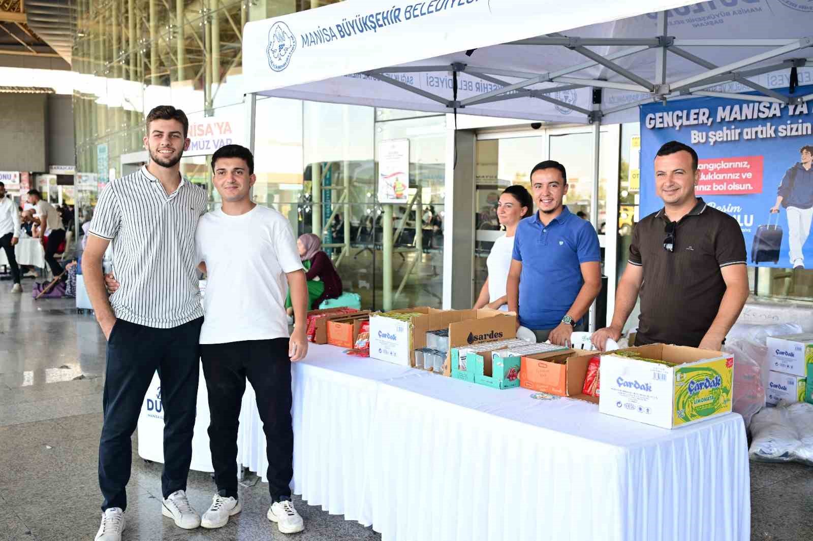 Manisa B&uuml;y&uuml;kşehir Belediyesinden &ouml;ğrencilere &rsquo;Hoş Geldin&rsquo; karşılaması