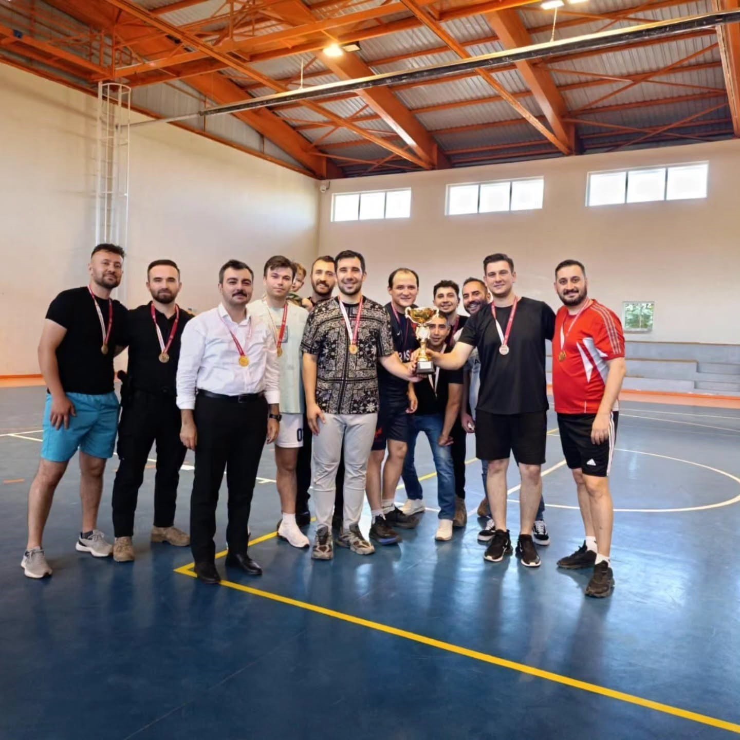 Dicle&rsquo;de kurumlar arası voleybol turnuvası sona erdi