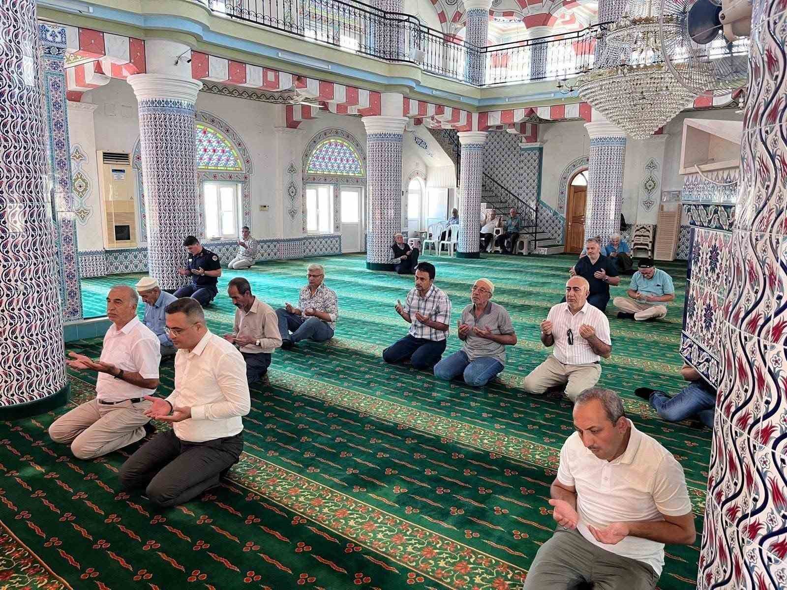 Sarıg&ouml;l&rsquo;de şehitler i&ccedil;in eller semaya a&ccedil;ıldı