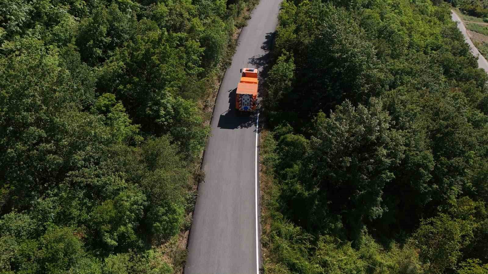 Yalova’da köy yollarında çizgi ve boyama çalışmaları sürüyor