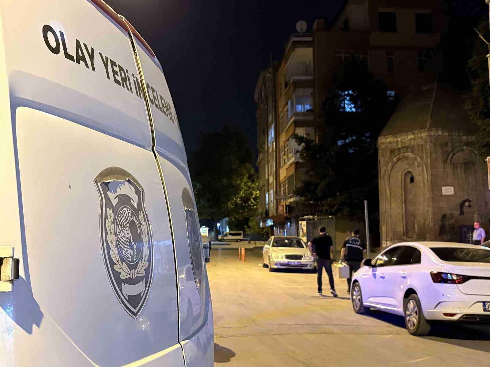 Önce biber gazı sıktılar sonra bıçakladılar: 1 ölü, 1 yaralı