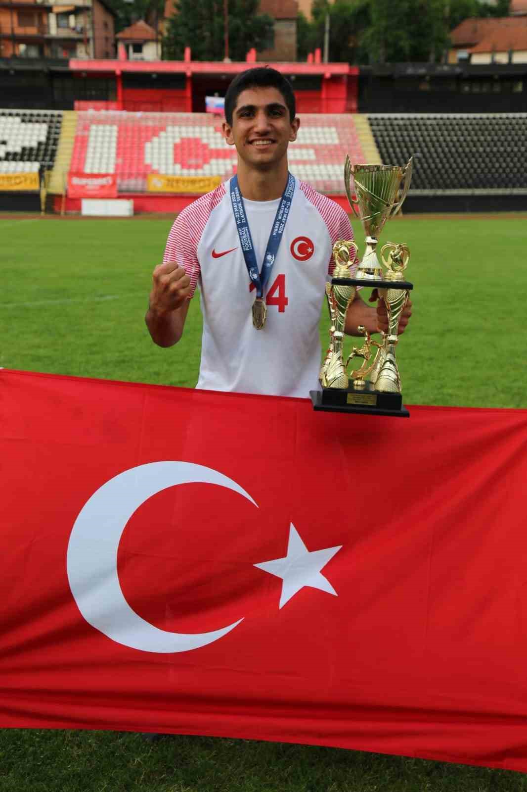 Aliağalı Semih Ayriç, dünya şampiyonu oldu