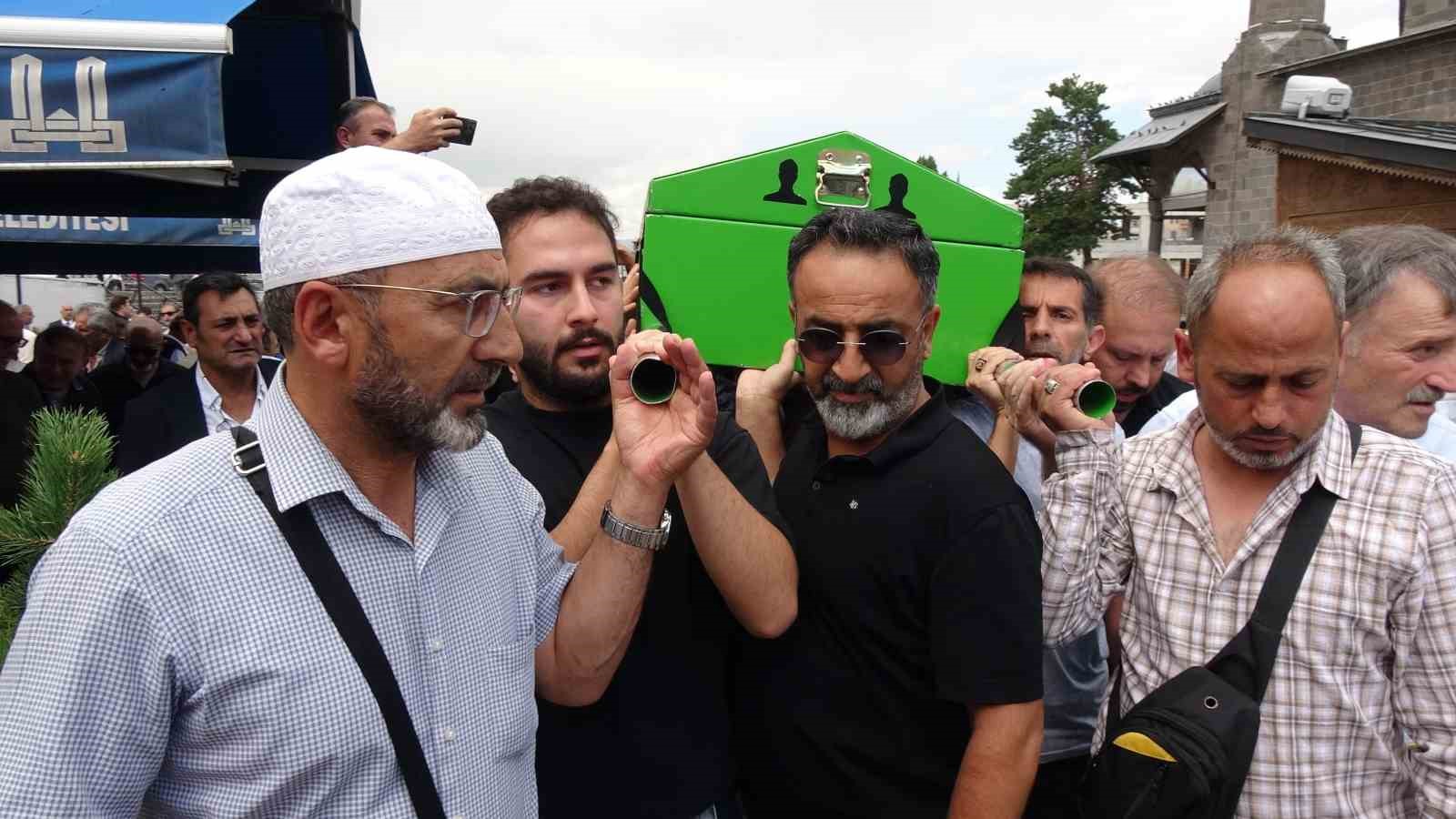Gazeteci Öztürk Akkök dualarla uğurlandı