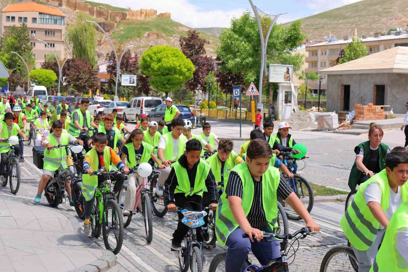 Bayburt’ta sağlıklı yaşam için pedallar çevrildi