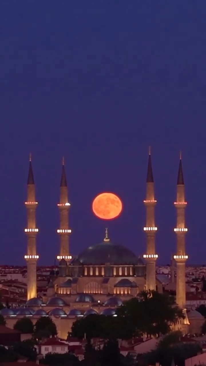 Dolunay, Selimiye Camii ile aynı karede
