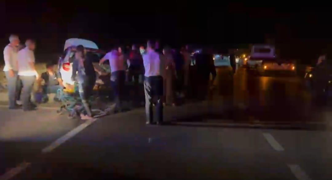 Elazığ&rsquo;da iki otomobil &ccedil;arpıştı: 6 yaralı