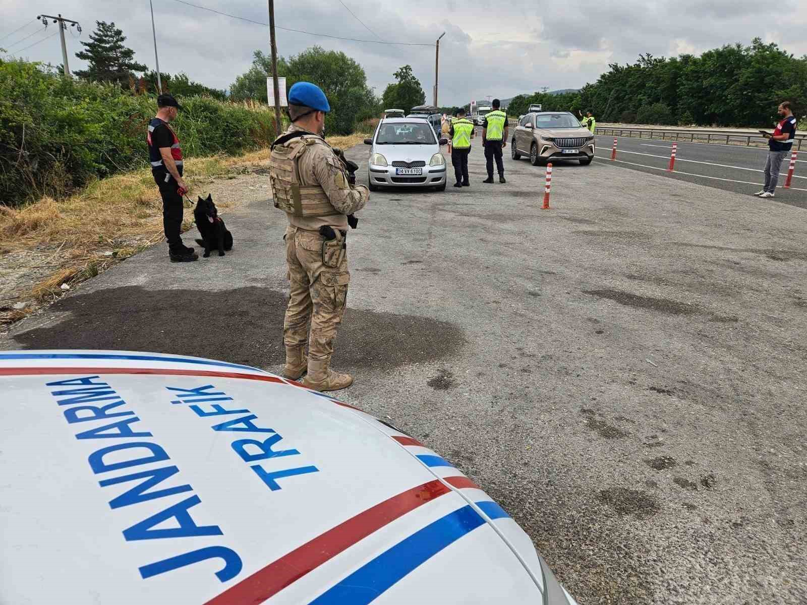 Bilecik’te jandarma denetimlerinde 73 bin 377 lira ceza kesildi