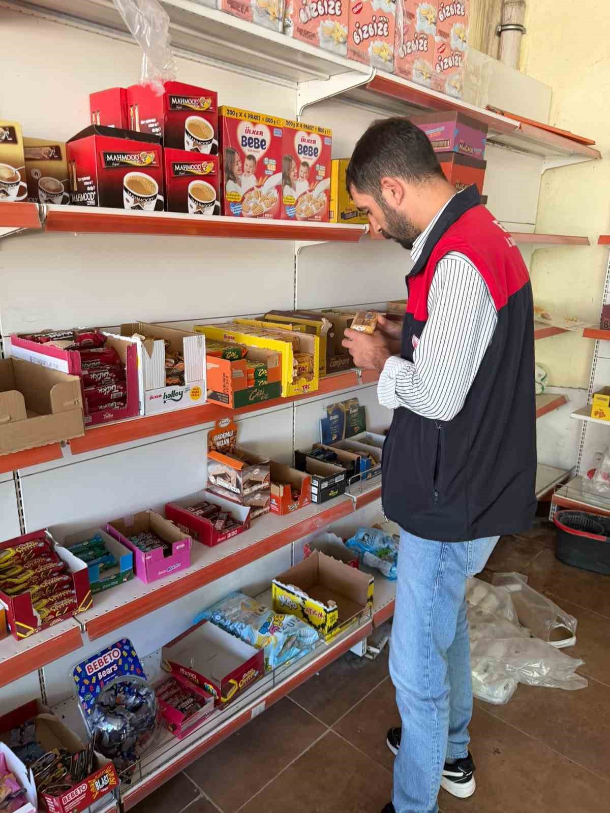 Palu’da marketlere gıda denetimi