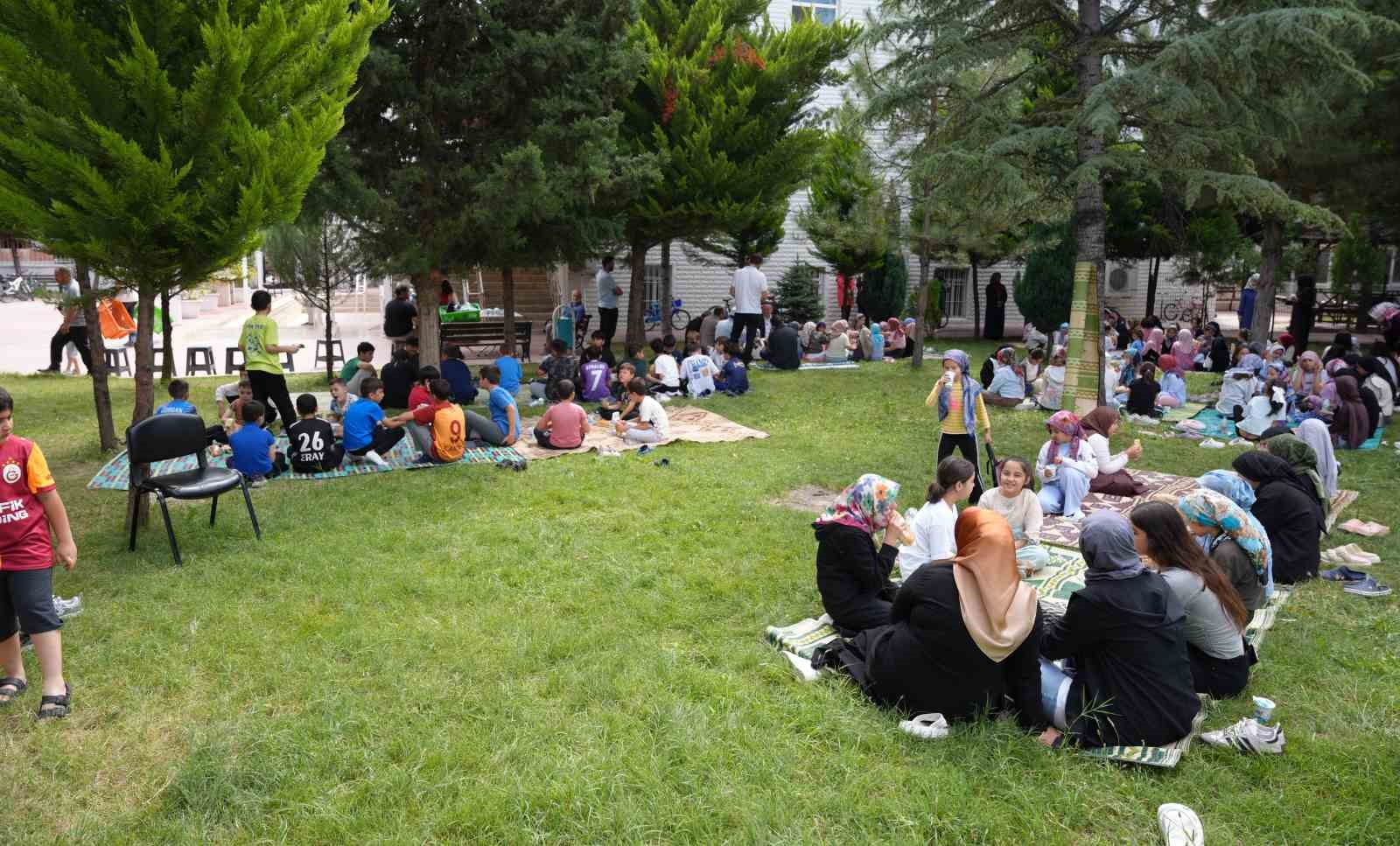 Başkan Ural’dan miniklere tatlı sürpriz