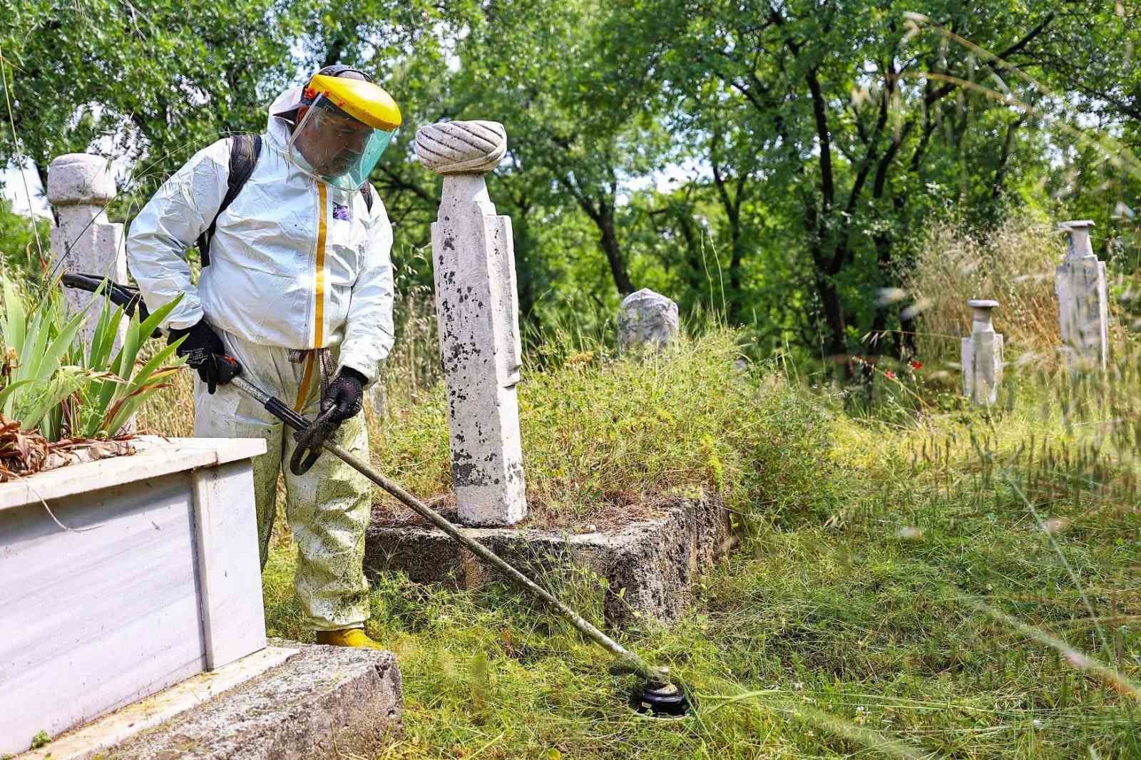 Denizli&rsquo;de mezarlıklar Kurban Bayramına hazır