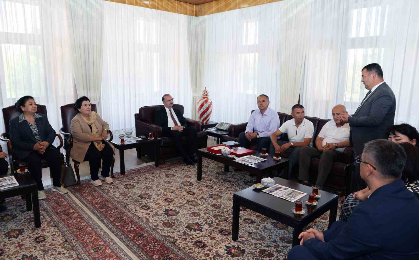 Atatürk Üniversitesi, kardeş coğrafyalardaki üniversiteler için tecrübesini paylaşıyor