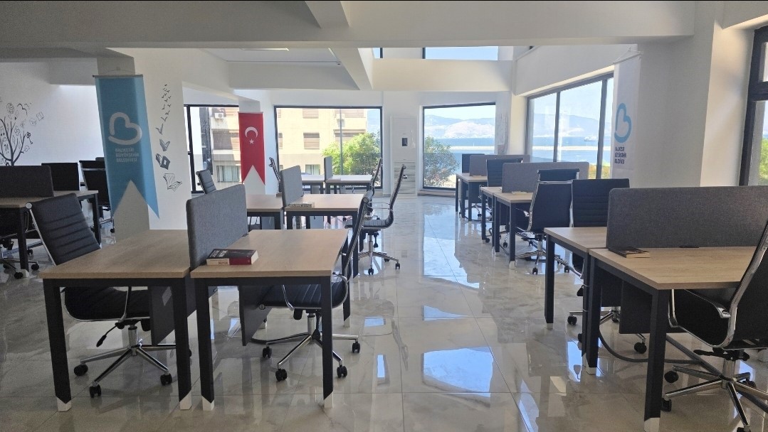 Bandırma’da gençlik merkezi hizmete açıldı