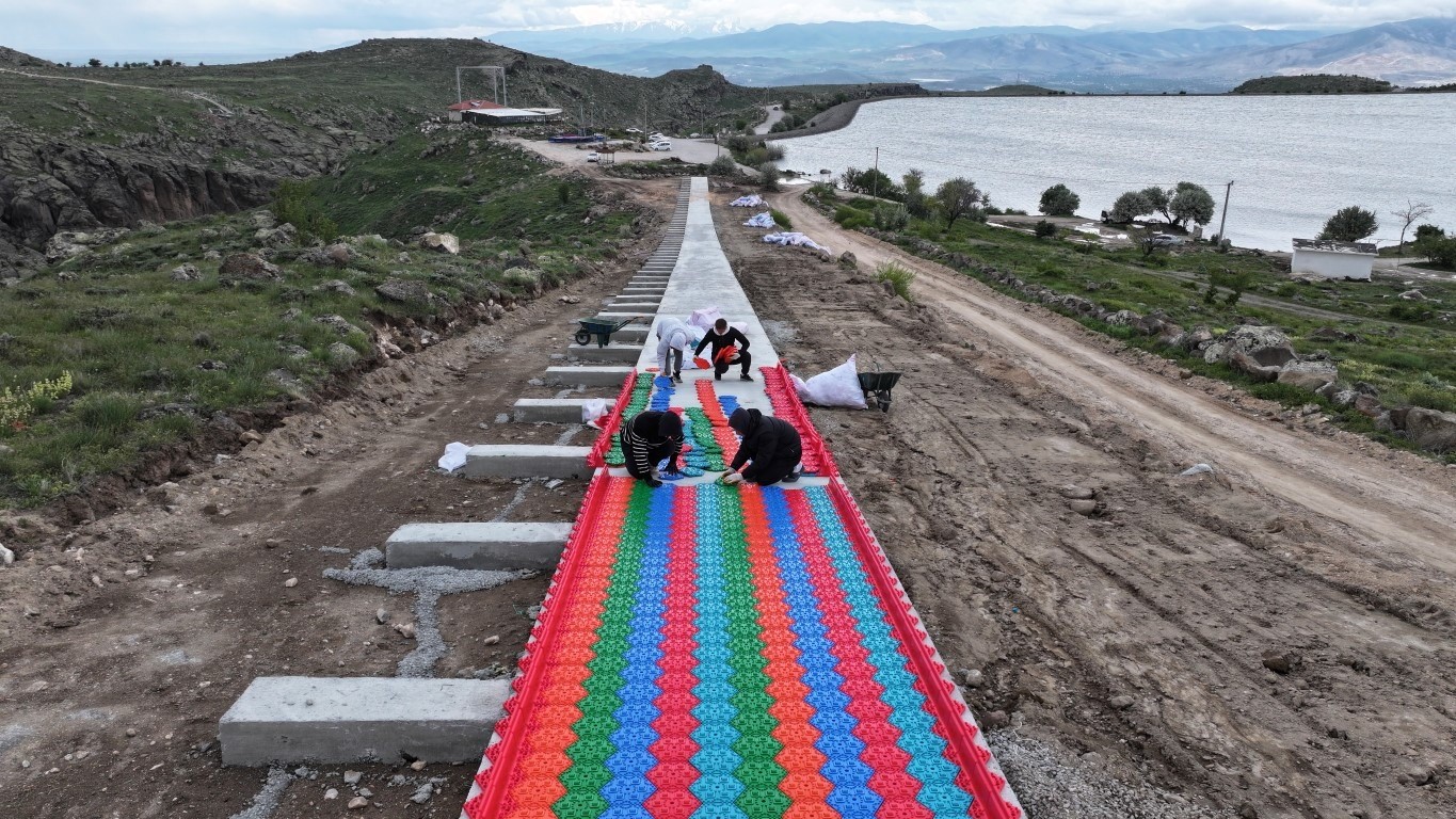 Türkiye’nin en uzun renkli kaydırağı Gebere’de hizmete hazırlanıyor