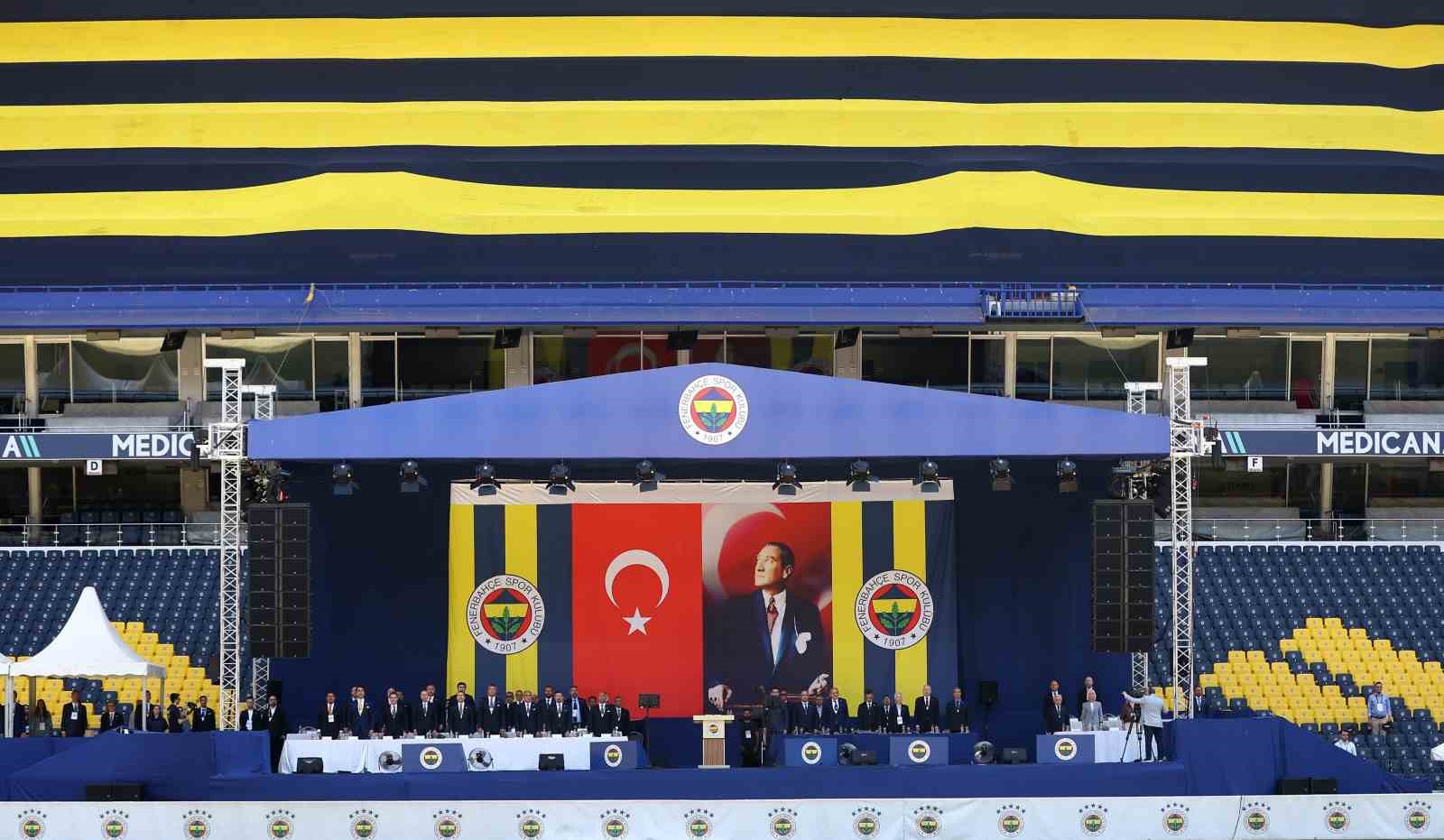 Fenerbahçe’de olağanüstü seçimli genel kurul gergin başladı