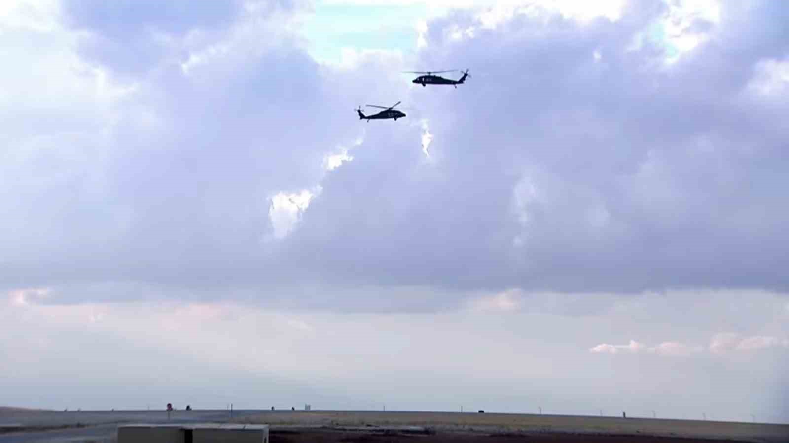 Şanlıurfa’da helikopterlerden gökyüzünde Harmandalı ve Zeybek şovu