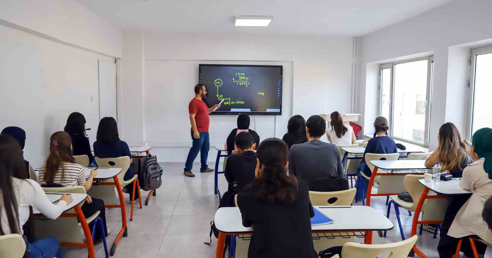 Akademilerde yeni eğitim dönemi başladı