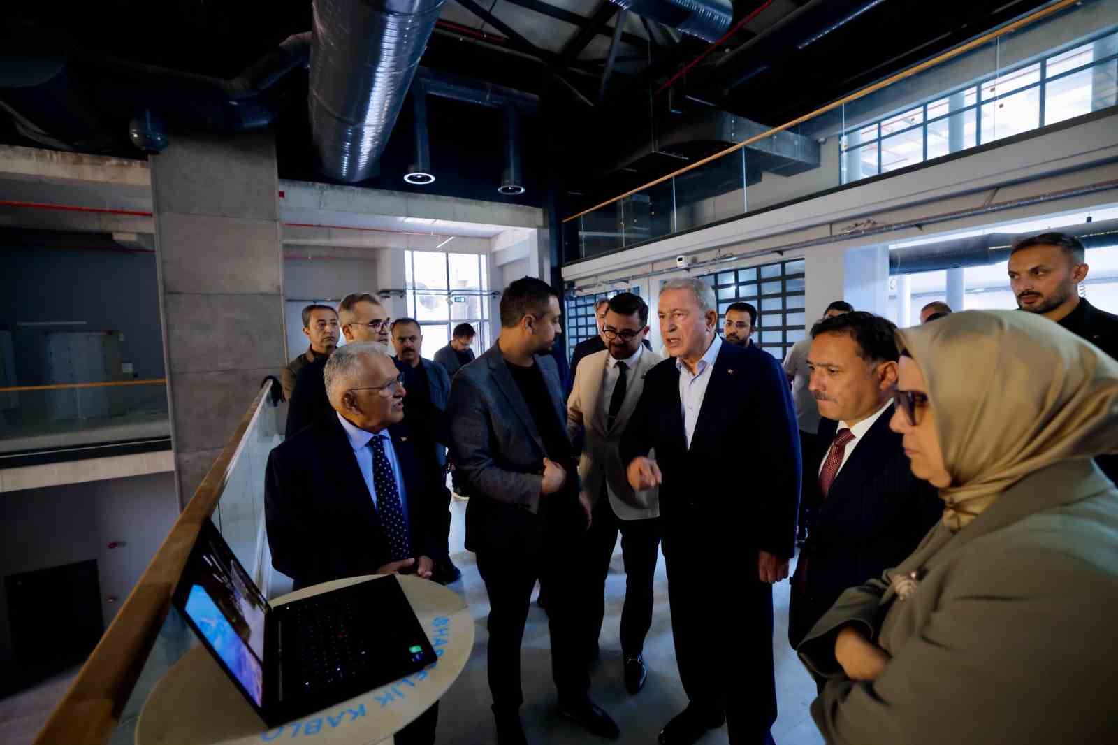 Kayseri protokolü, Kartal Katlı Kavşağı ile fosil müzesini inceledi