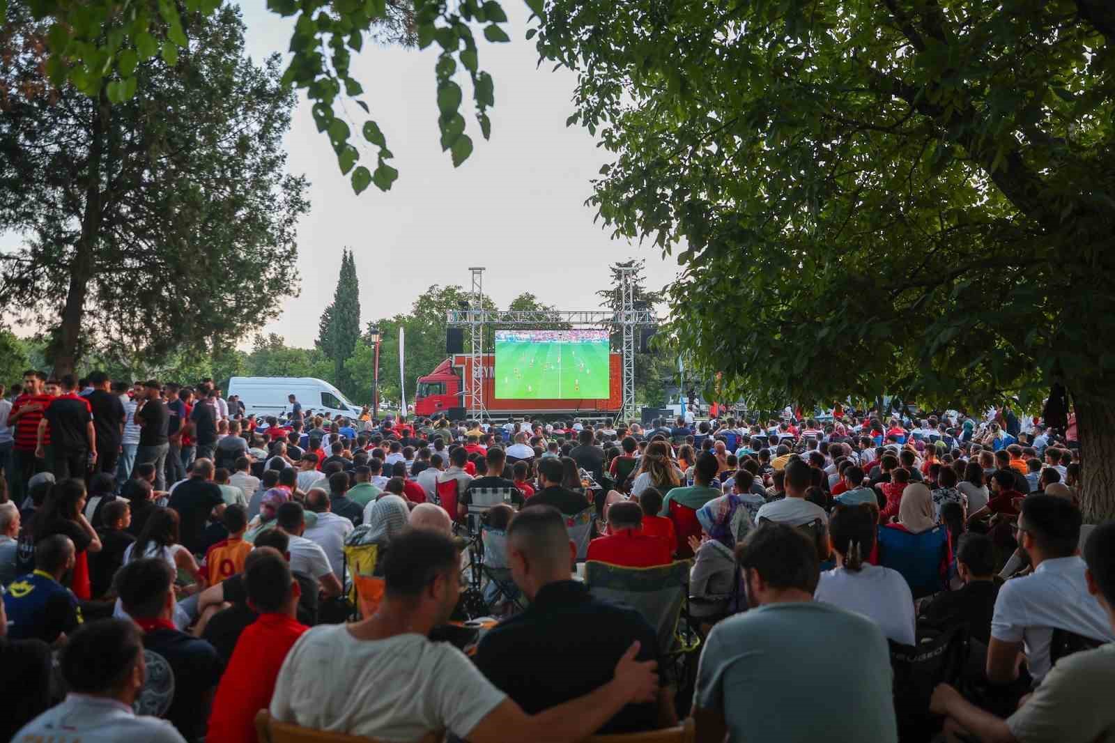 Gaziantep Büyükşehir, milli heyecana ortak oluyor