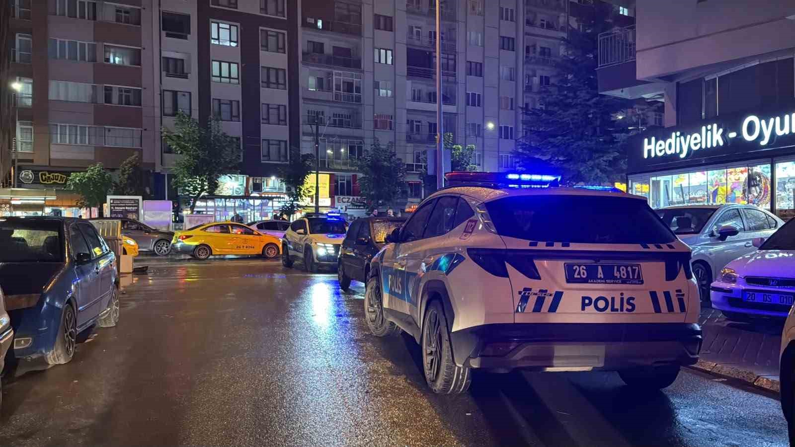 Havaya ateş edip dükkanda saklanan çocuk darp edildi