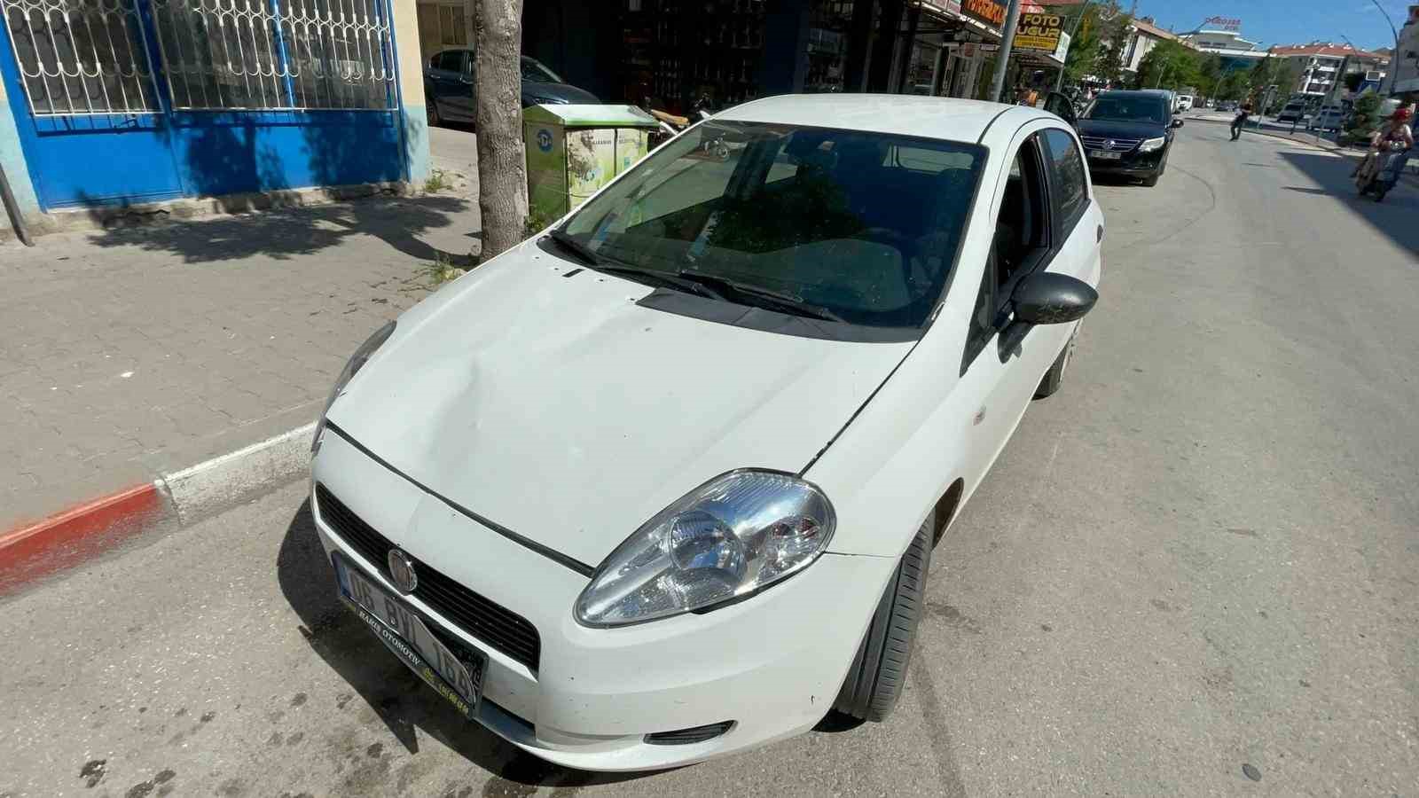 Otomobilin &ccedil;arptığı yayanın 10 metre savrulduğu anlar kameraya yansıdı
