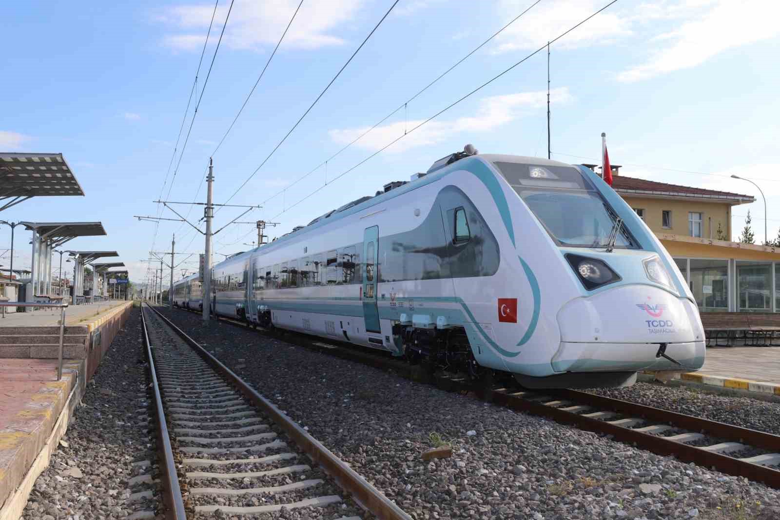 Bakan Uraloğlu: "Milli Elektrikli Tren Setlerimizi devreye alıyoruz"