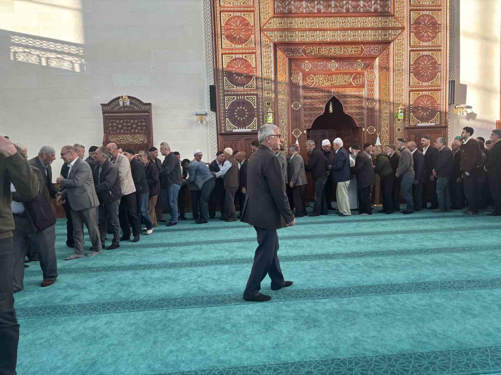 Bing&ouml;l&rsquo;de Kurban Bayramı namazı eda edildi