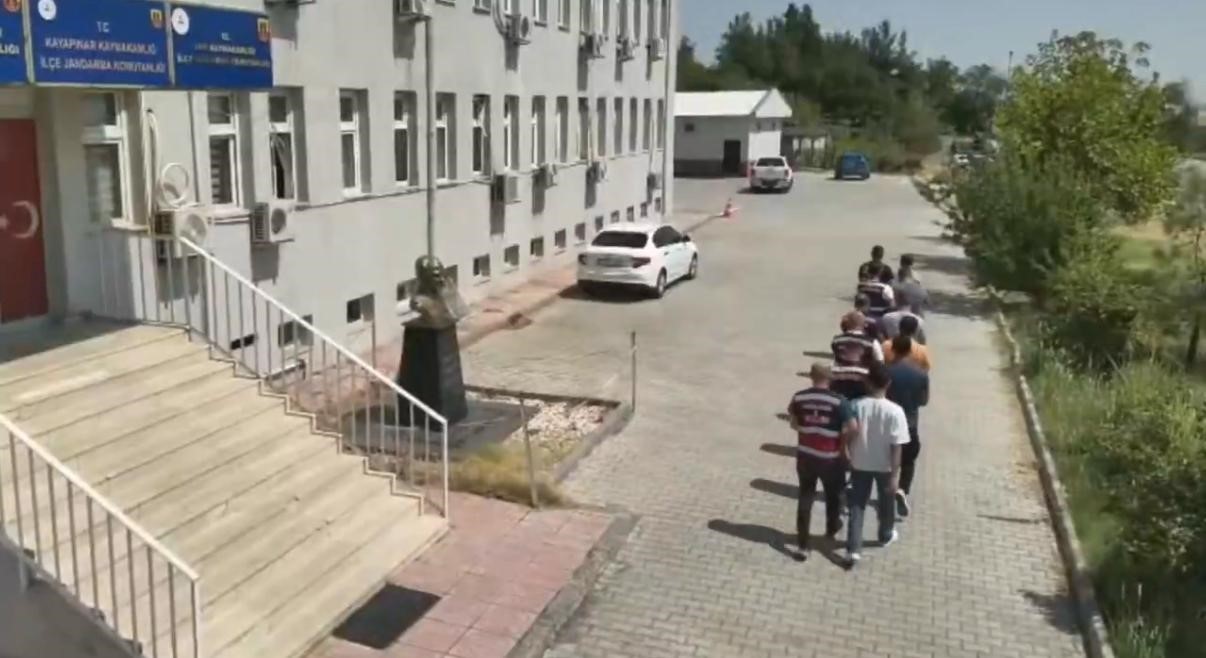 Diyarbakır’da 5,7 ton toz esrar elde edilebilecek kök kenevir ve skunk imha edildi