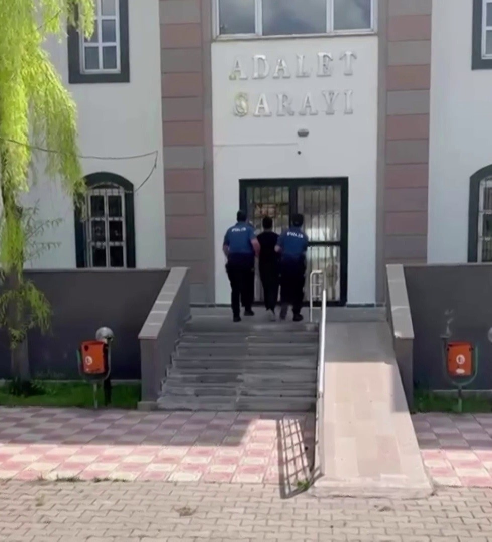 Sivas’ta kesinleşmiş hapis cezası bulunan firari hükümlü yakalandı
