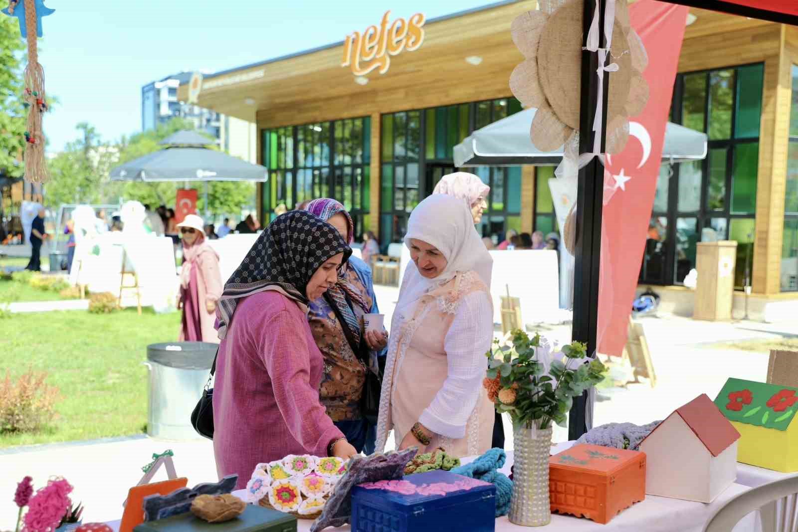 Yaşlıların el emeği eserleri g&ouml;r&uuml;c&uuml;ye &ccedil;ıktı